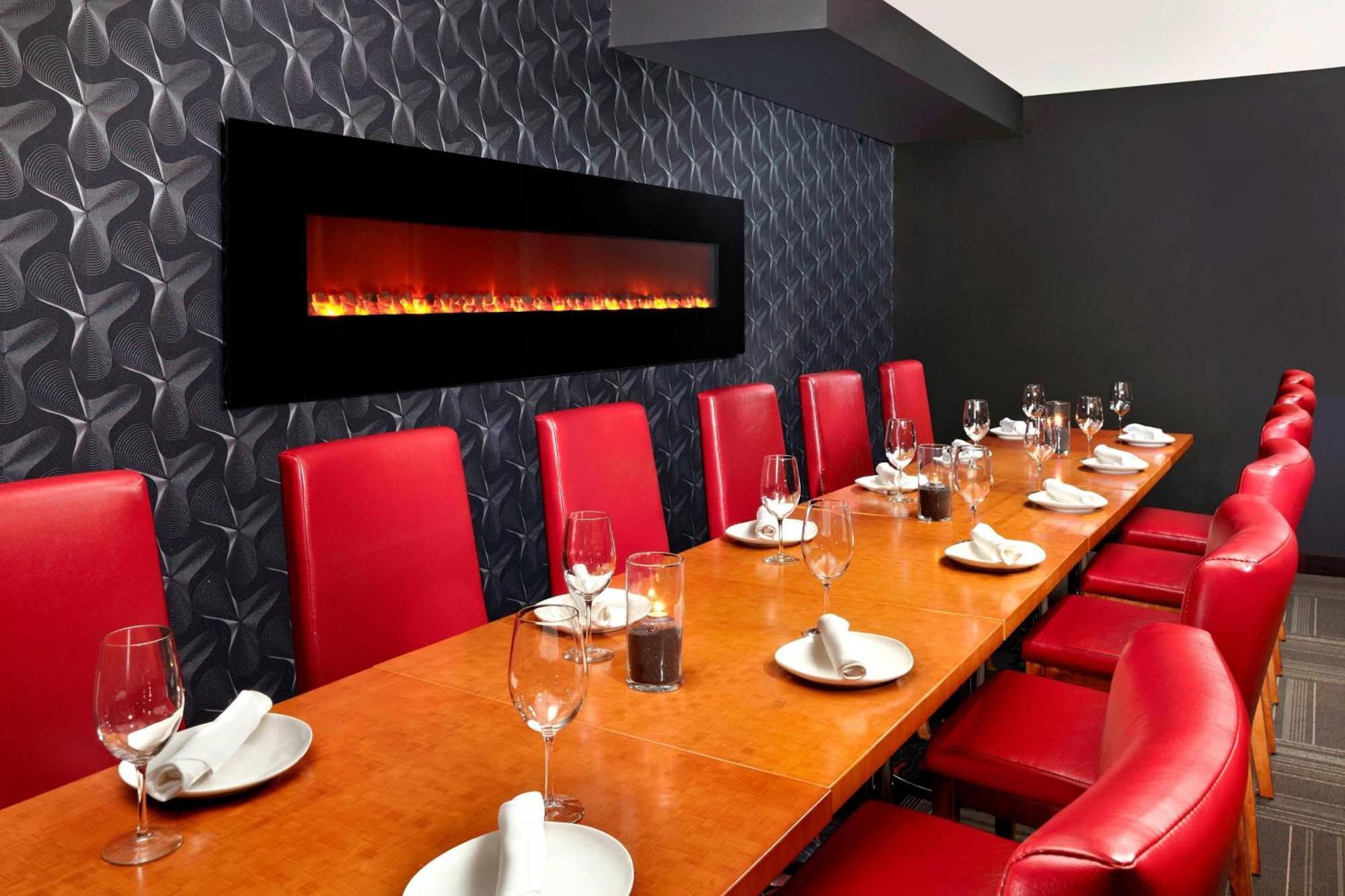Four Points By Sheraton Hotel & Suites Calgary West Buitenkant foto