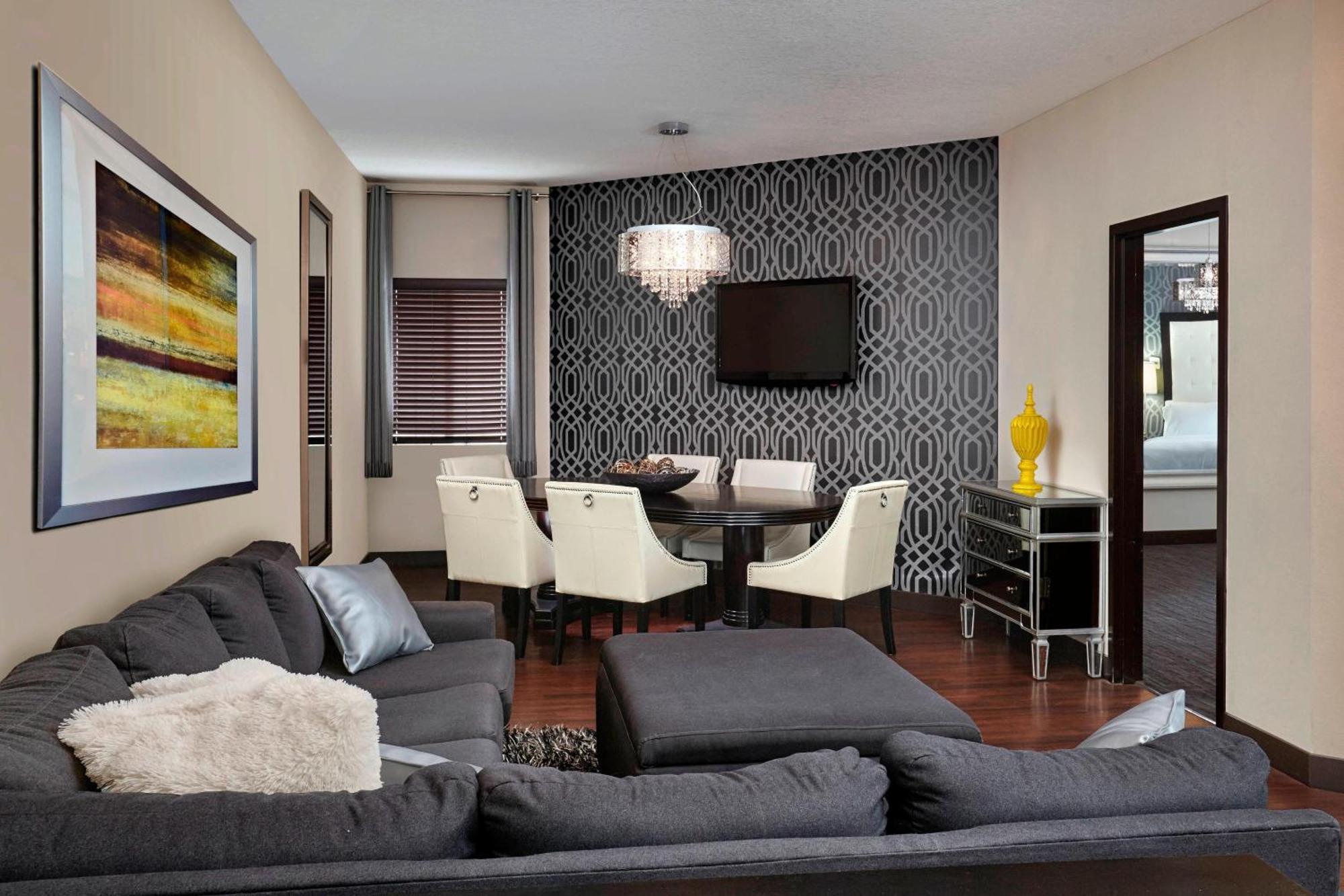 Four Points By Sheraton Hotel & Suites Calgary West Buitenkant foto
